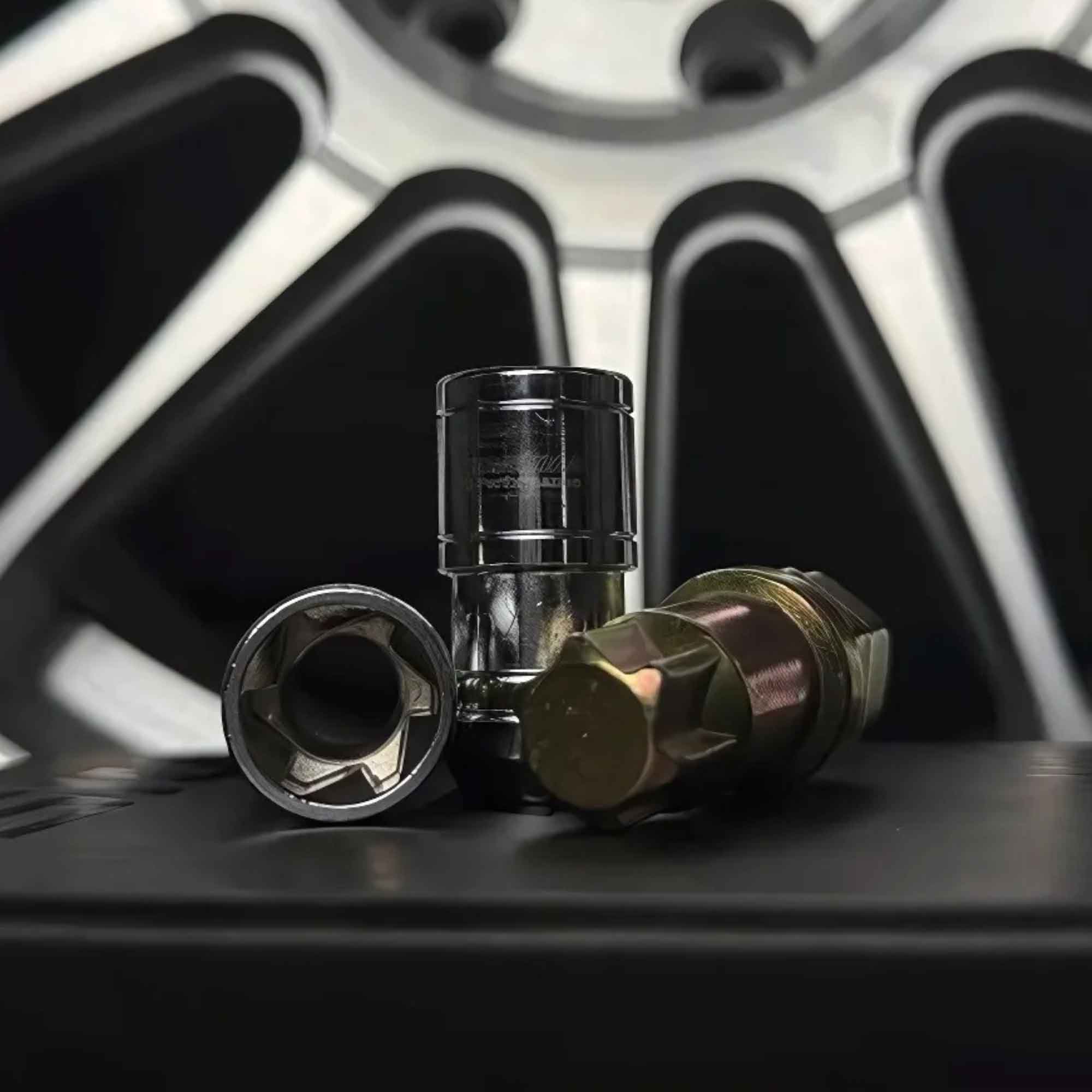 Cosmis Cyclone Lugnuts M12x1.5 - 24pcs (CHROME)