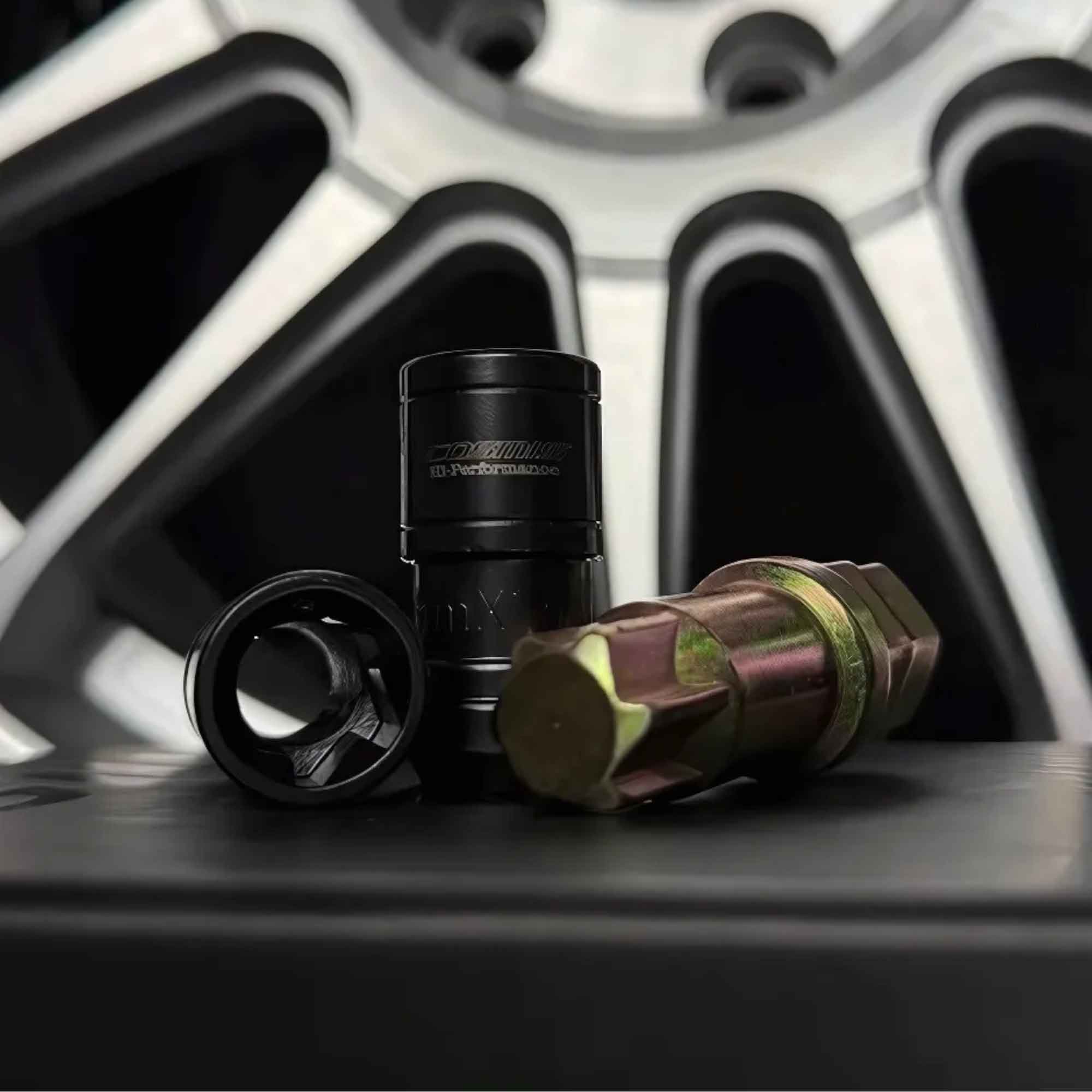 Cosmis Cyclone Lugnuts M14x1.5 - 24pcs (BLACK)